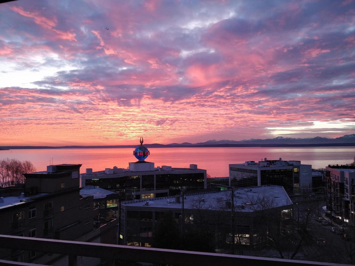 Top Floor Water View Oasis Near Space Needle & Cruise Сиэтл Экстерьер фото
